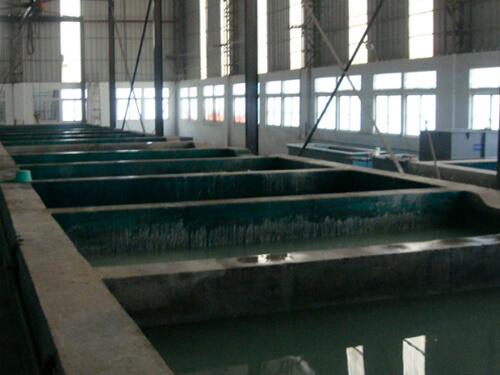 Electrostatic spraying processing pool